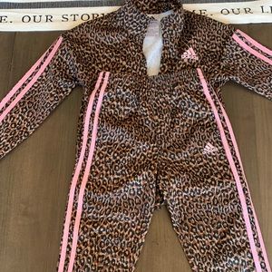 Leopard print addidas set